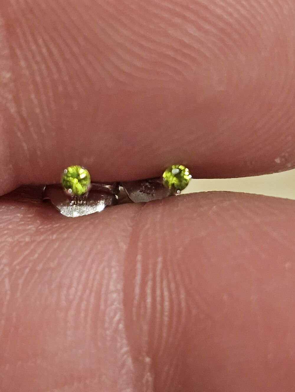10k White Gold Green CZ Earring Studs 1.5mm